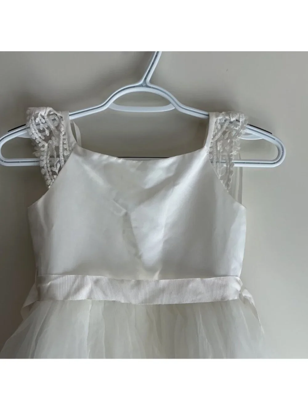Davids Bridal Ivory Flower Girl Dress With Tulle Skirt & Lace Straps Size 7 - Picture 3 of 11